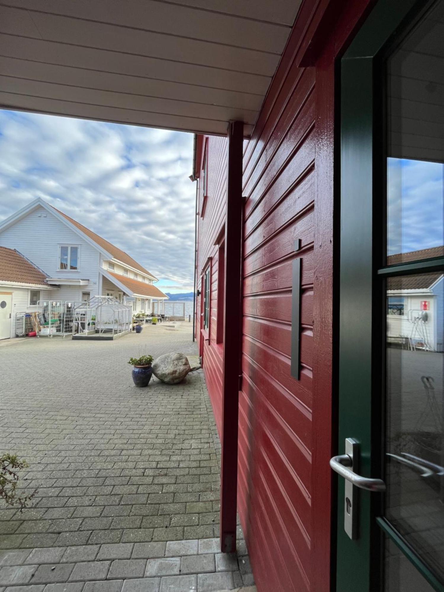 Sjoberg Hotell Og Ferie Leiligheter Østhusvik Exterior foto