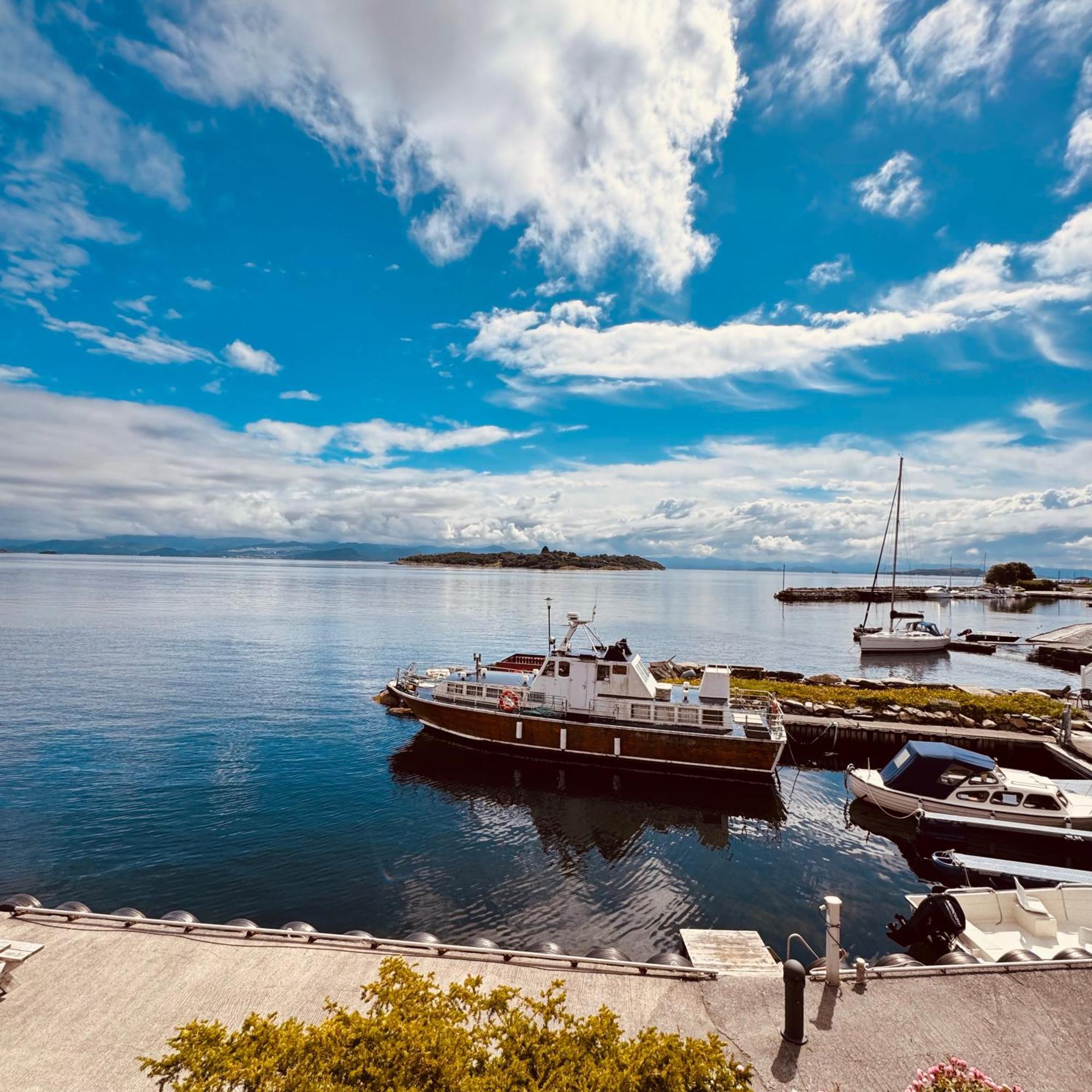 Sjoberg Hotell Og Ferie Leiligheter Østhusvik Exterior foto